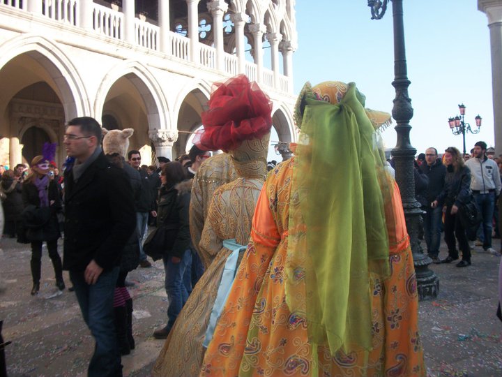 carnival costumes mardi gras venice